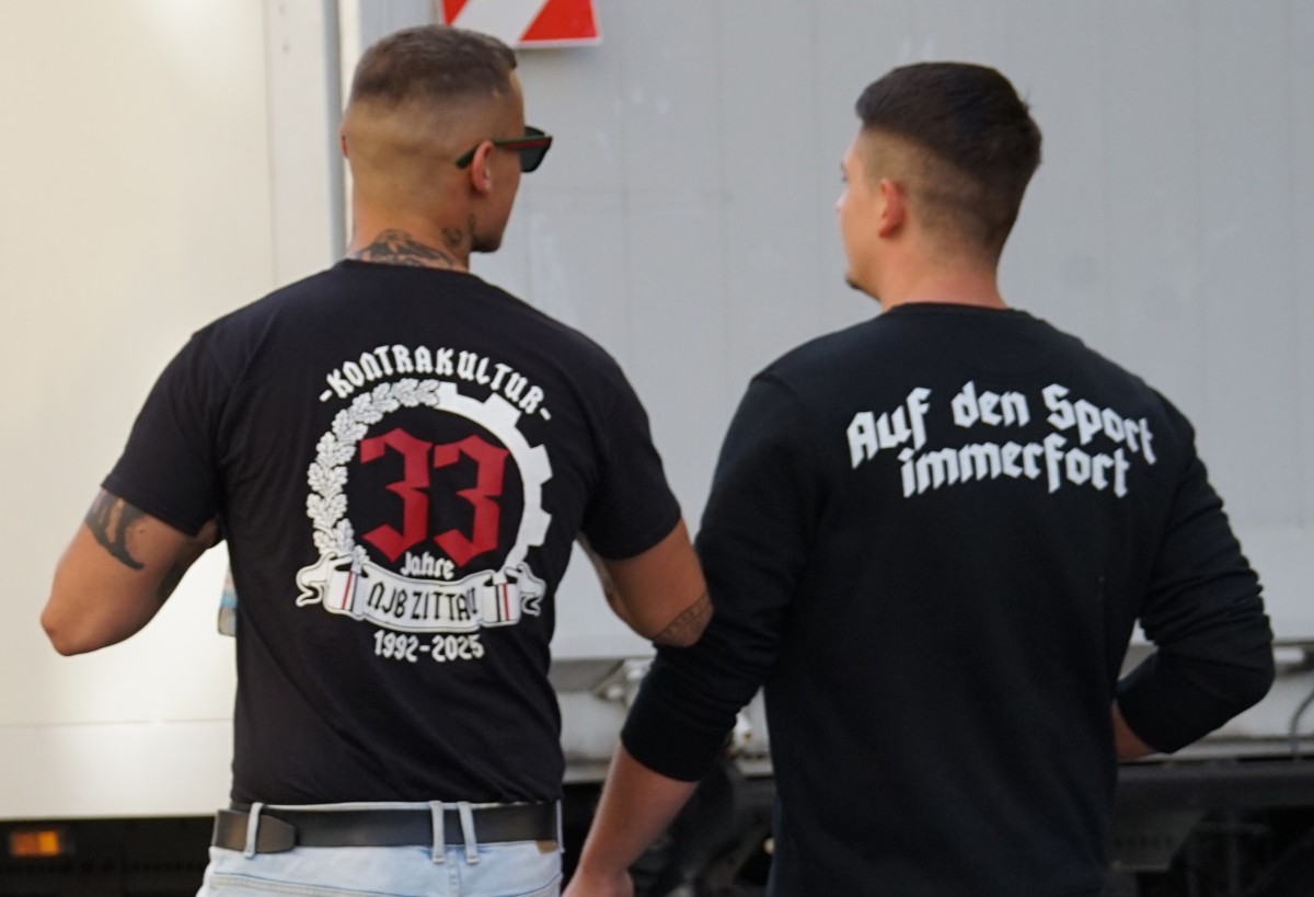 Quelle: 15°Research / 2025 NJB Logo auf Rechtsextremer Demonstration Görlitz